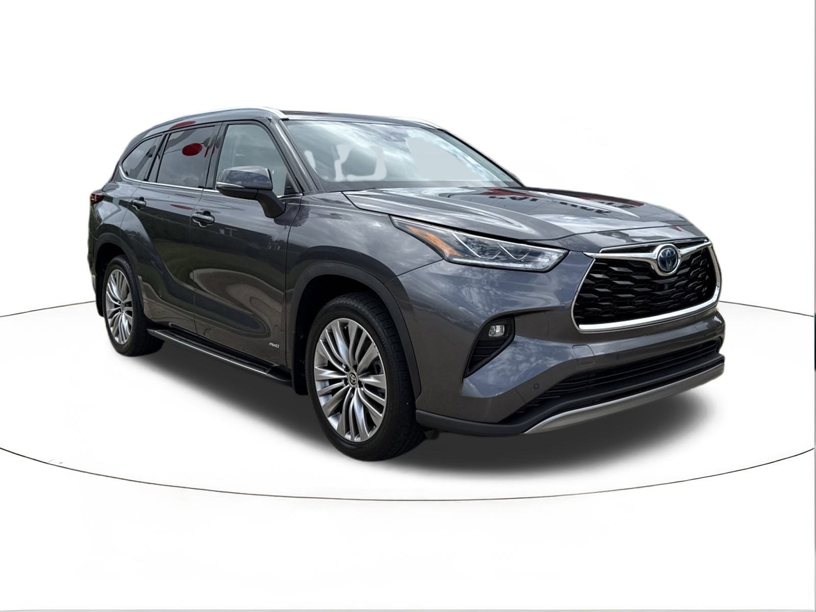 2022 Toyota Highlander Platinum's photo