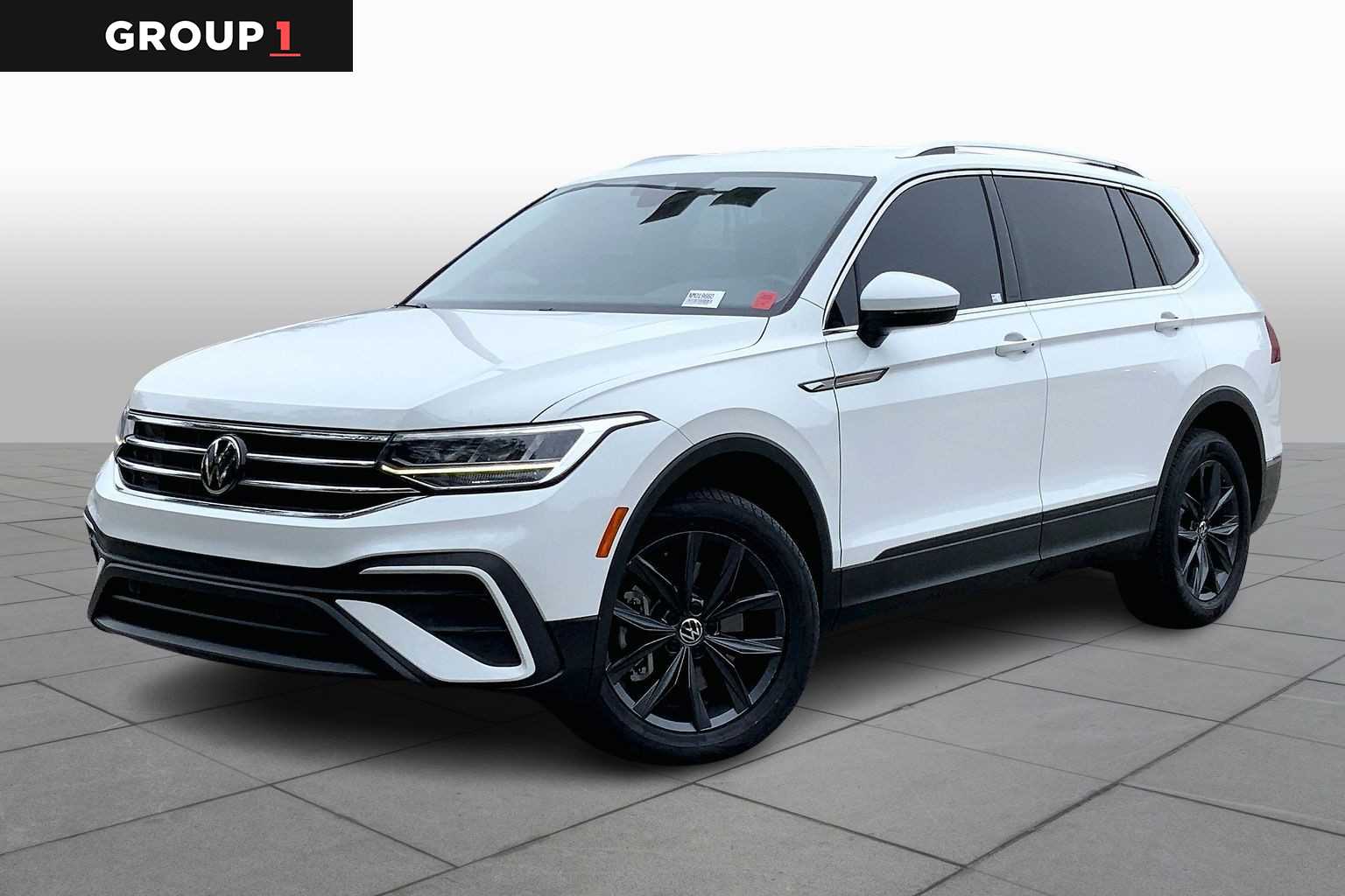 2022 Volkswagen Tiguan SE's photo