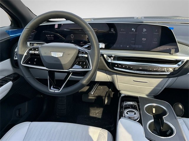 2025 Cadillac Lyriq Luxury photo 2