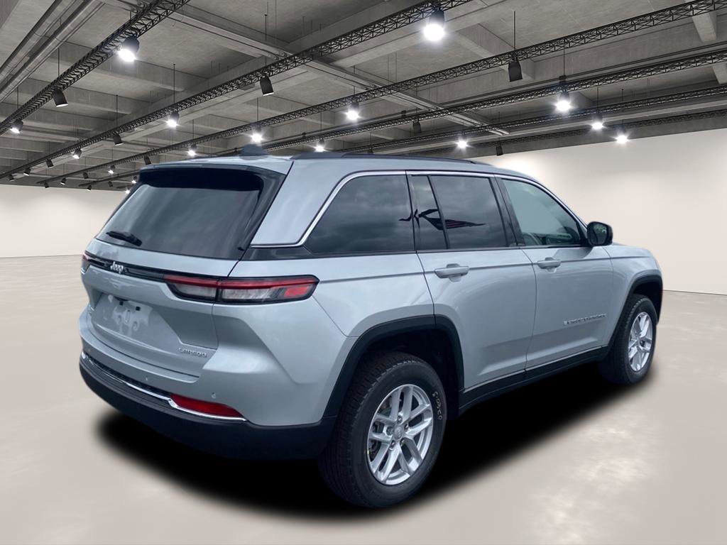2025 Jeep Grand Cherokee Laredo X photo 4