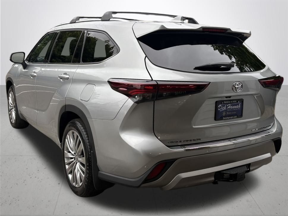 2024 Toyota Highlander Platinum photo 10