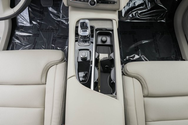 2025 Volvo XC90 T8 photo 19
