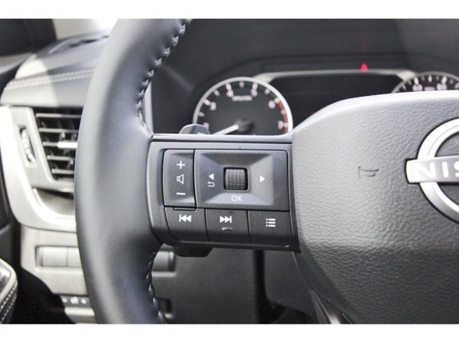 2025 Nissan Rogue SV Black at Robbins Nissan