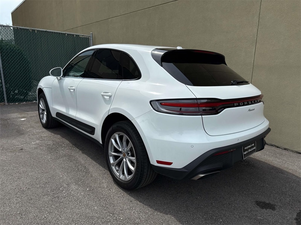 2024 Porsche Macan T photo 3