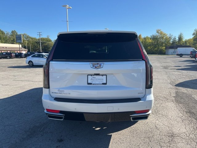 2023 Cadillac Escalade Premium Luxury photo 4