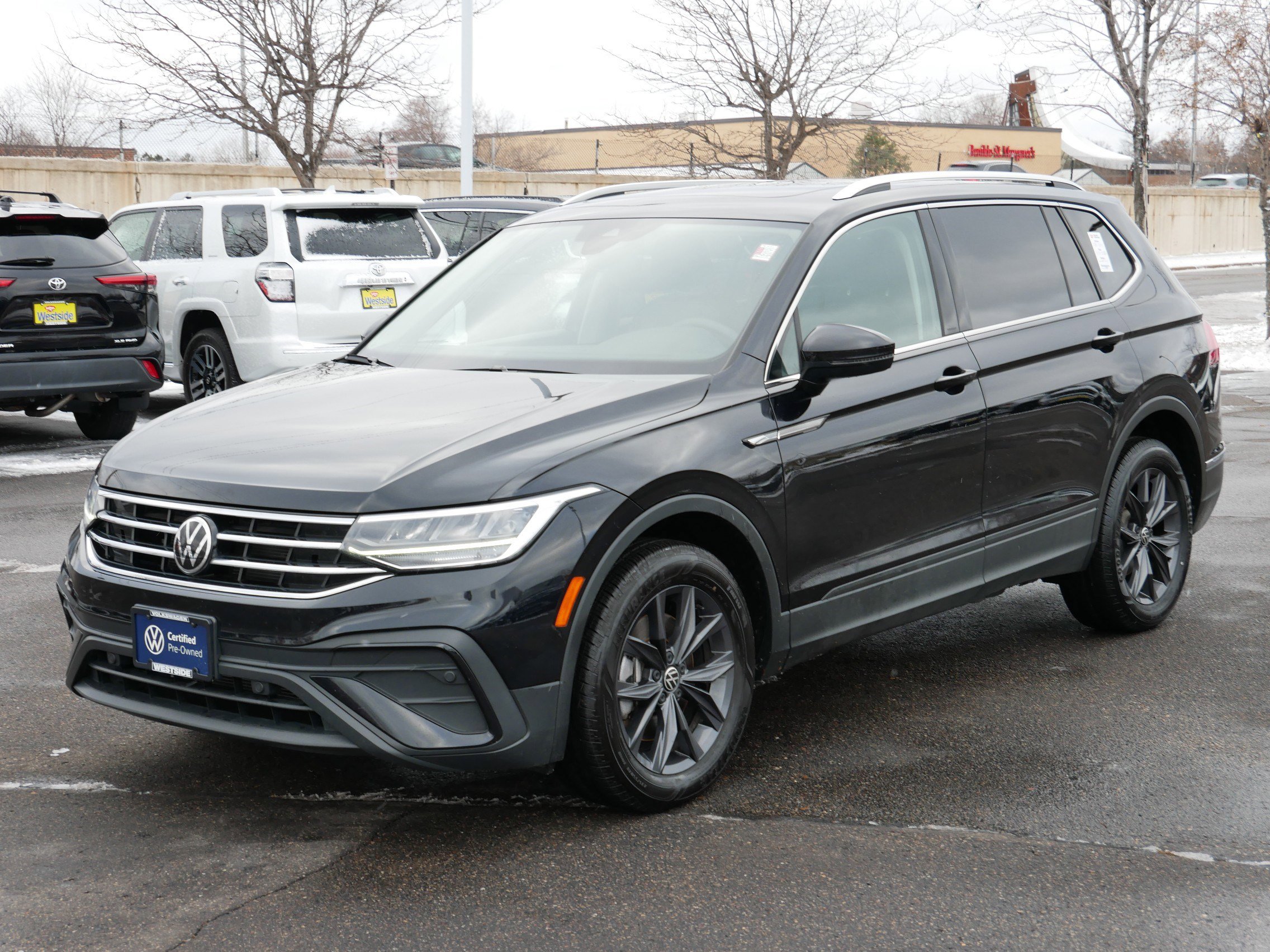 2022 Volkswagen Tiguan SE photo 2