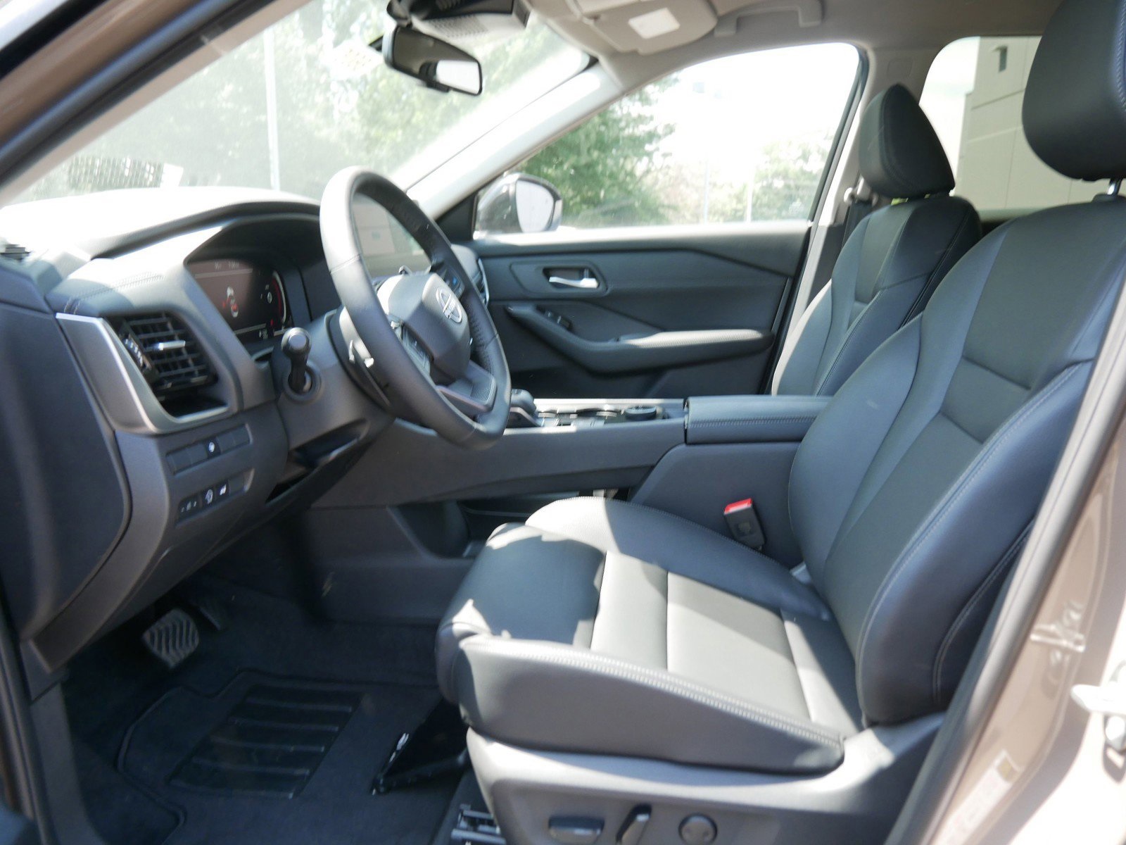 2025 Nissan Rogue SL photo 5