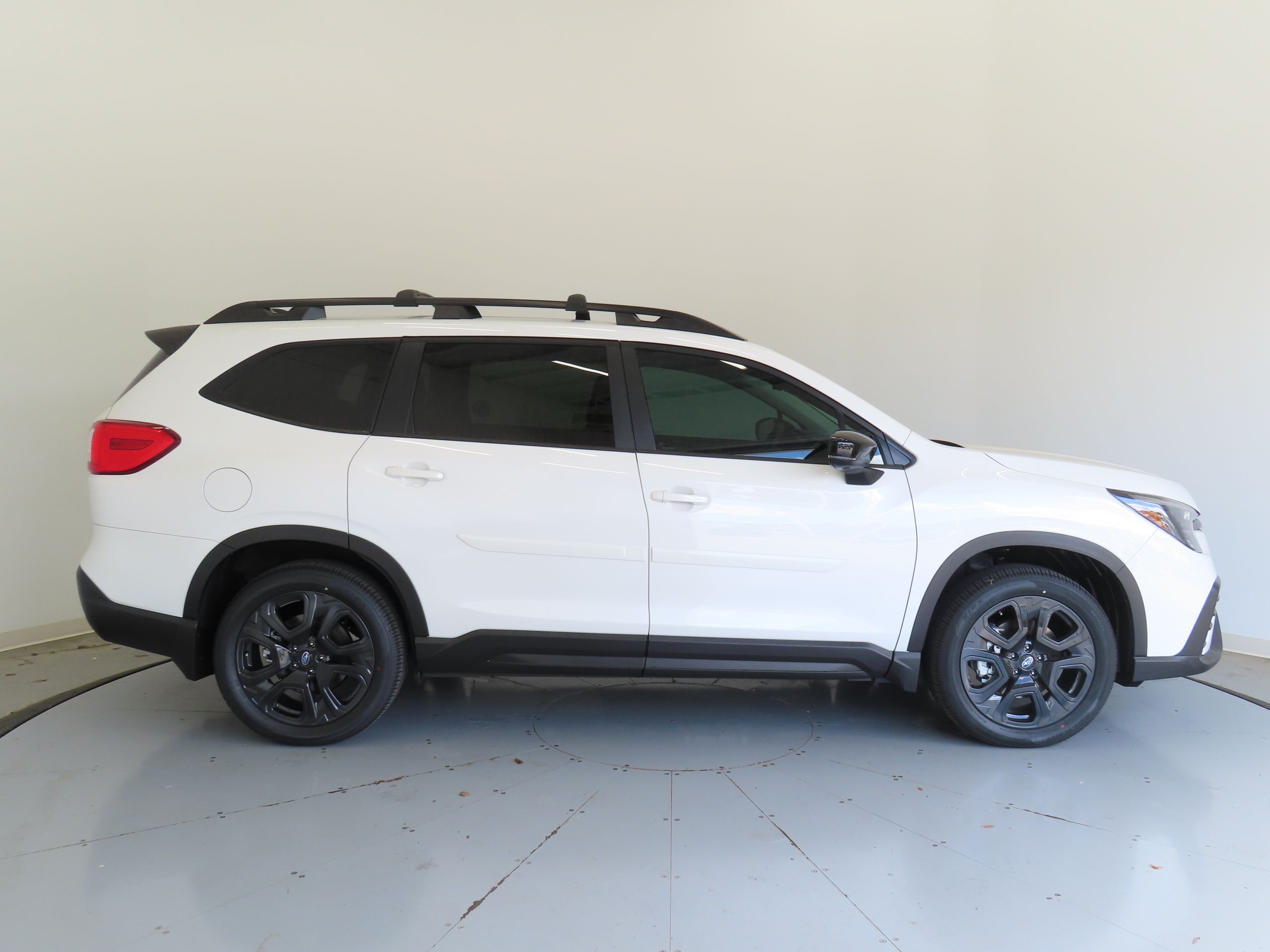 2025 Subaru Ascent Onyx Edition Touring photo 2