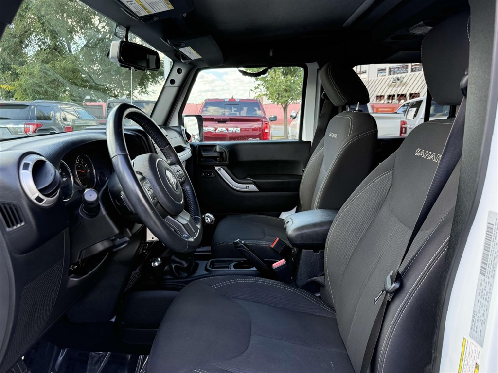 2017 Jeep Wrangler Unlimited Sahara photo 13