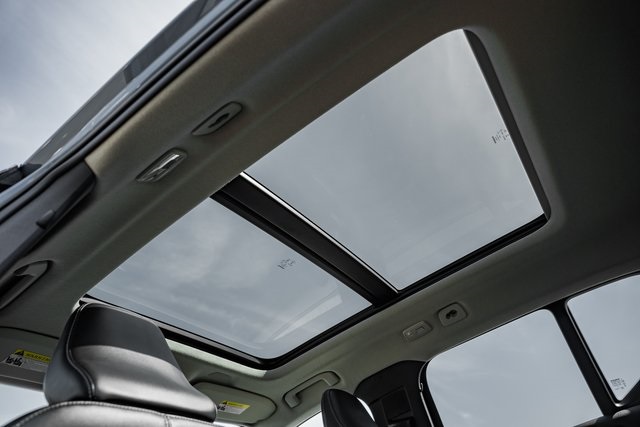 2023 Volvo XC40 Plus photo 24