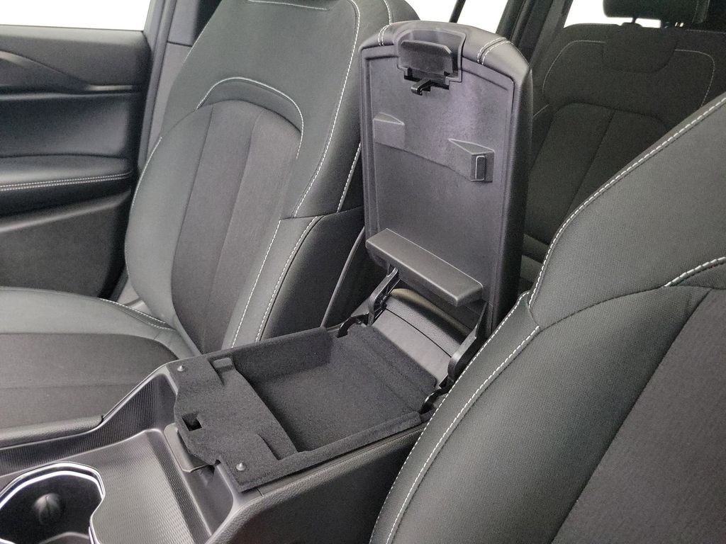 2025 Jeep Grand Cherokee Laredo photo 24