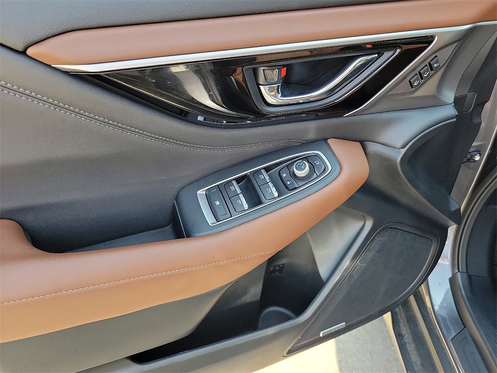 2022 Subaru Outback Touring XT photo 18