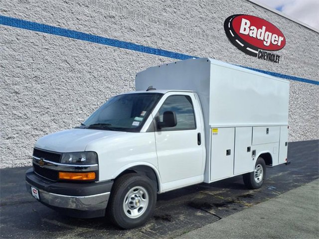 2025 Chevrolet Express Cutaway Base's photo