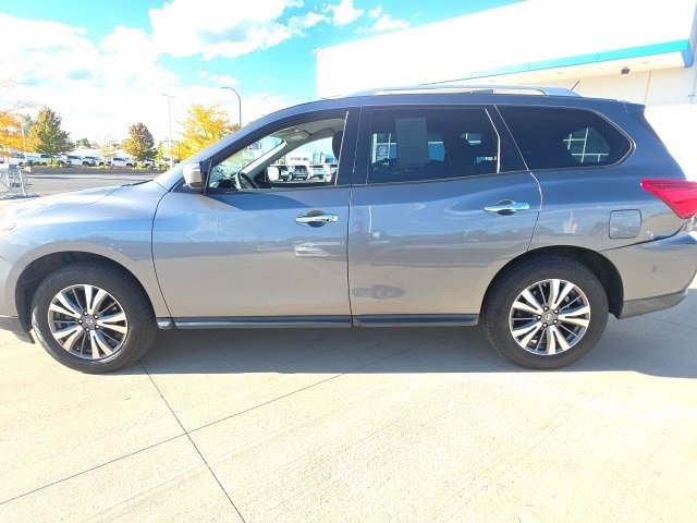 2017 Nissan Pathfinder S photo 5