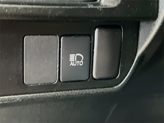 2018 Toyota Tacoma TRD Off-Road photo 12