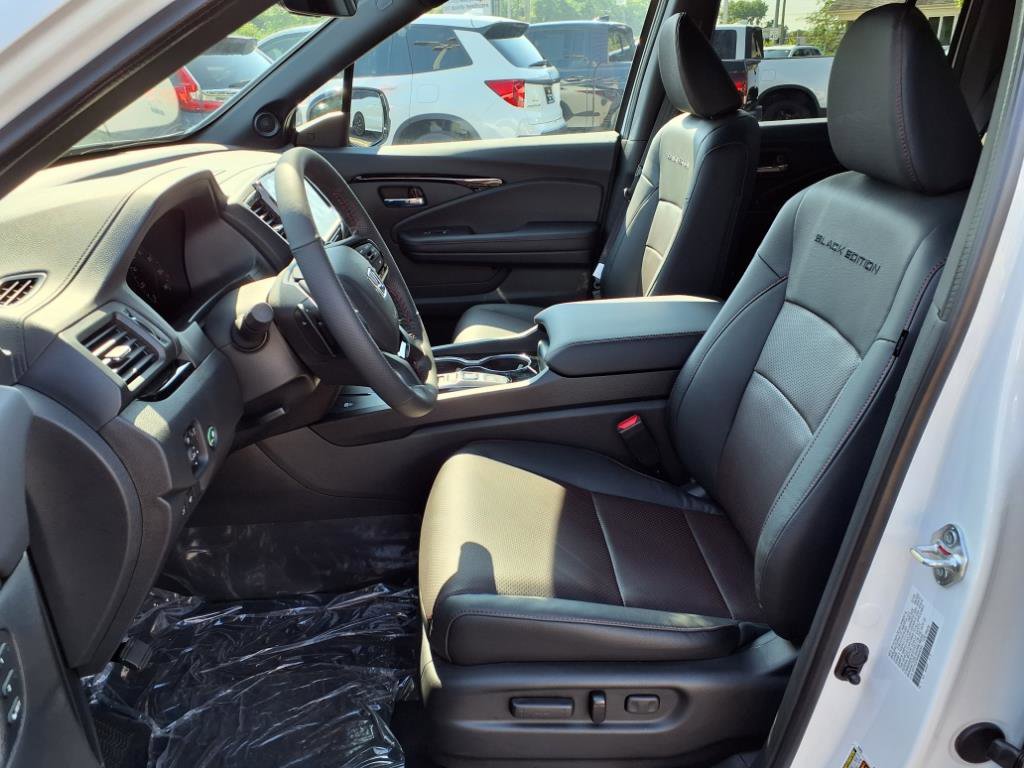 2025 Honda Ridgeline Black Edition photo 3