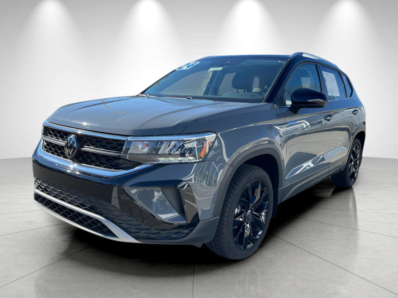 2024 Volkswagen Taos SE's photo