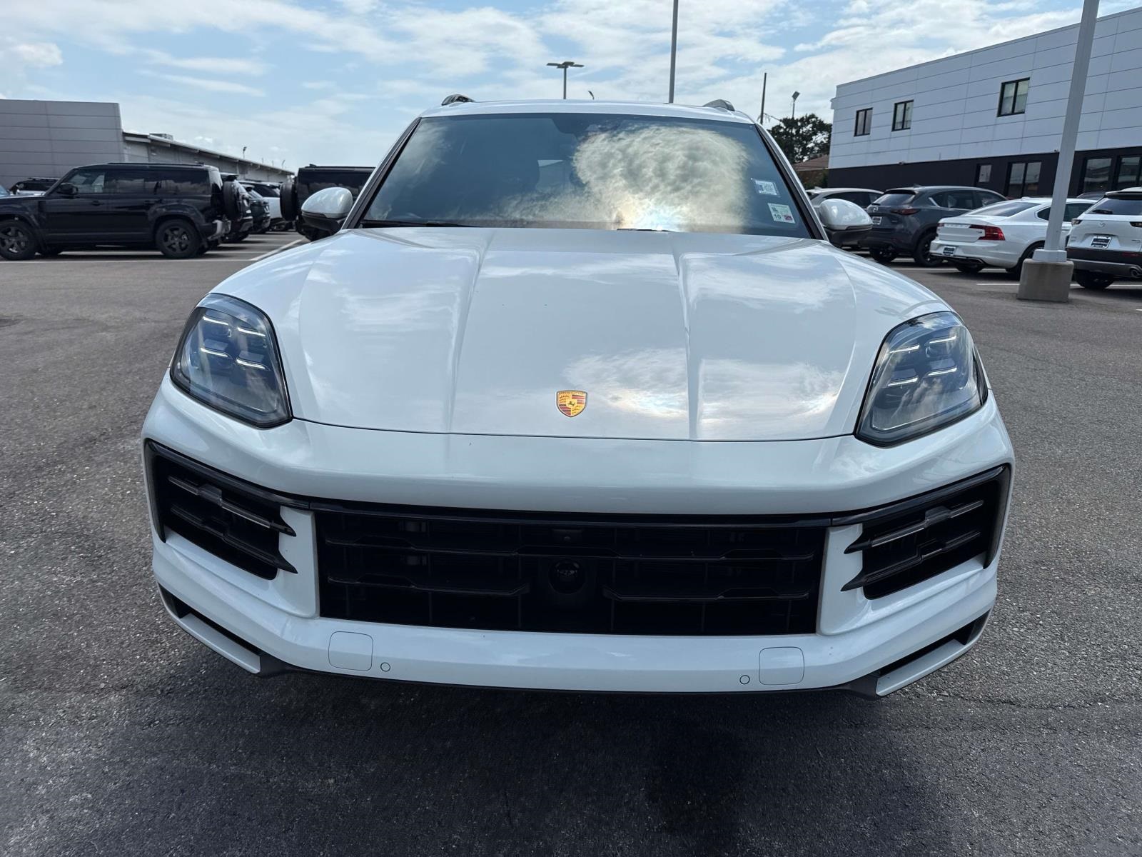 2024 Porsche Cayenne Base photo 8