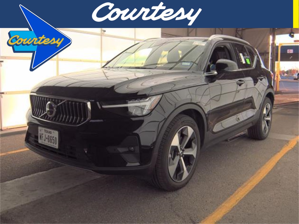 2025 Volvo XC40 Plus's photo