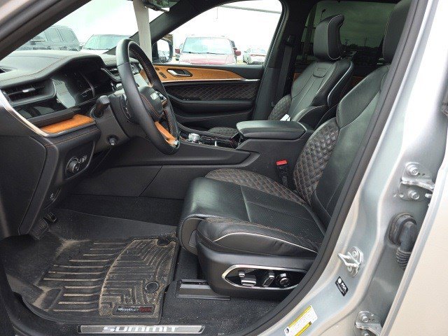 2022 Jeep Grand Cherokee Summit Reserve photo 14