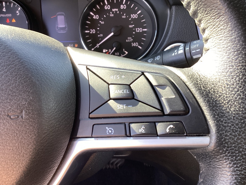 2019 Nissan Rogue SV photo 16