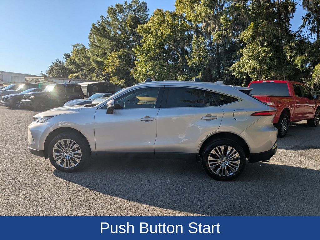 2023 Toyota Venza XLE photo 7