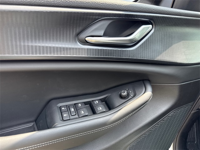 2025 Jeep Grand Cherokee Laredo photo 12