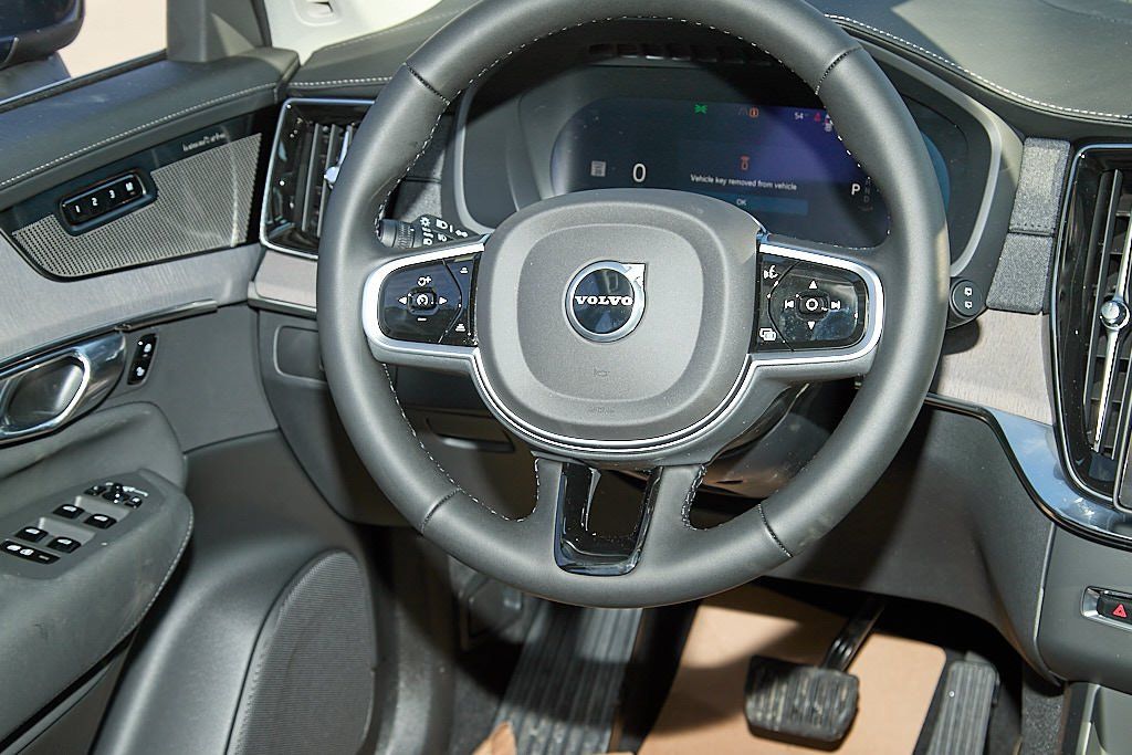 2026 VOLVO XC90 - Image 26