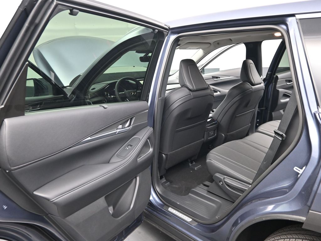 2026 Infiniti QX60 Luxe photo 11