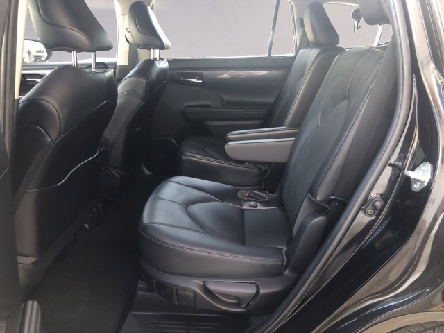 2022 Toyota Highlander Platinum photo 13