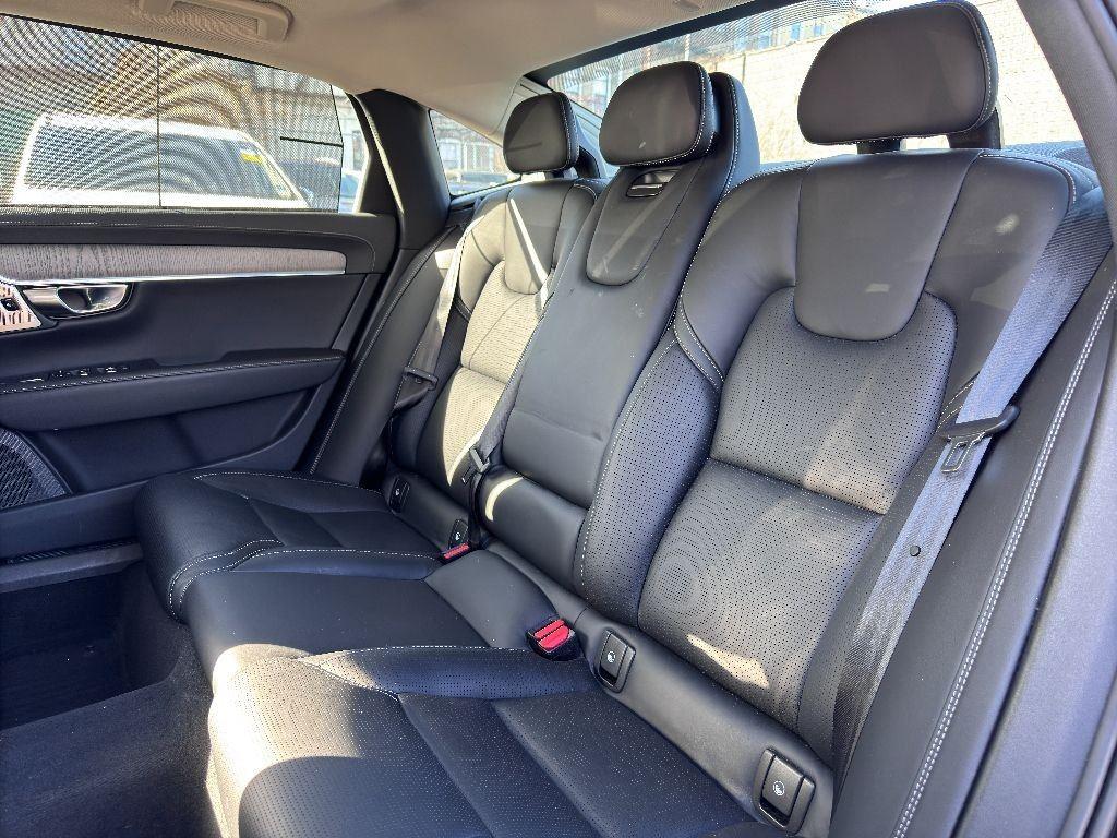 2022 Volvo S90 Inscription photo 24