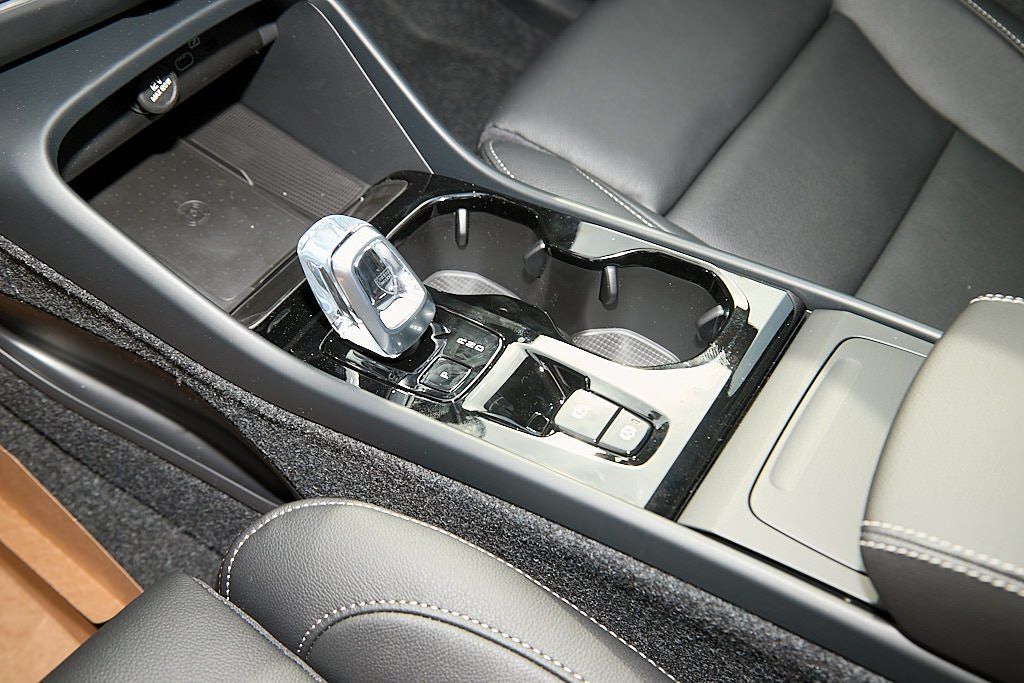 2026 VOLVO XC40 - Image 16