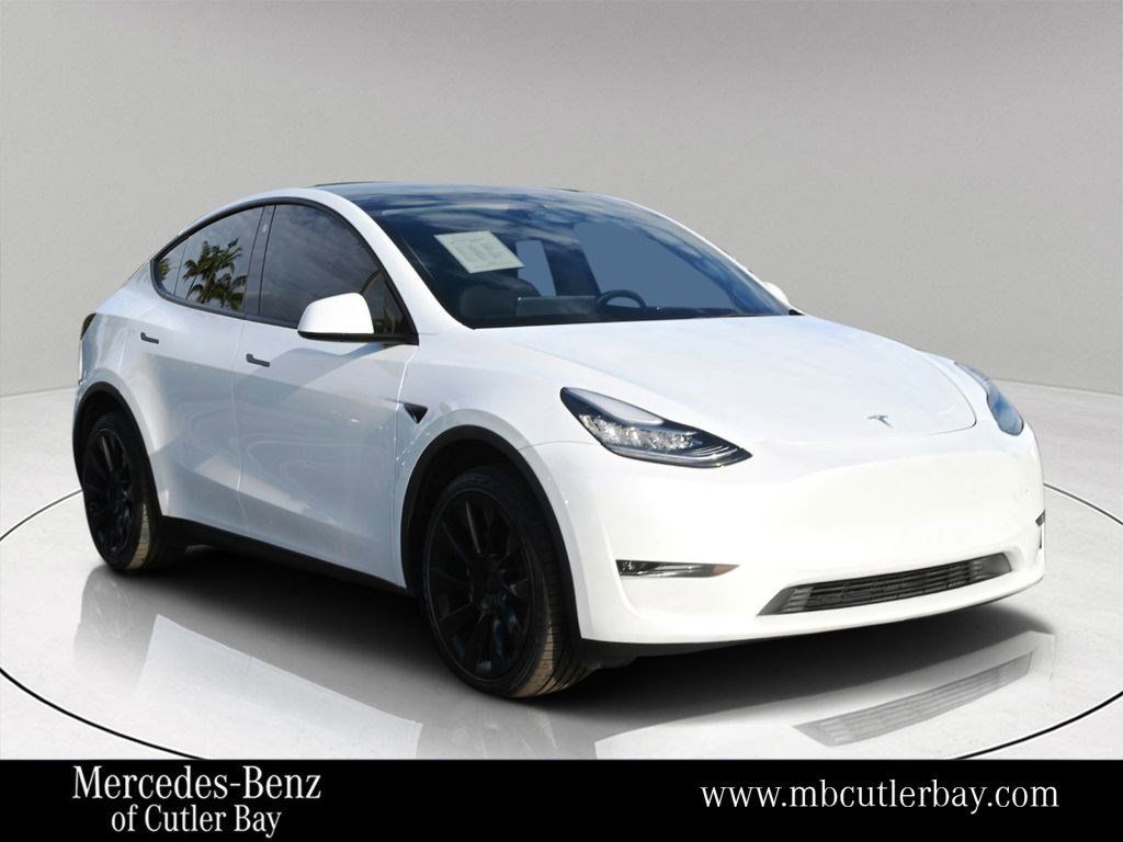 2023 Tesla Model Y Long Range's photo