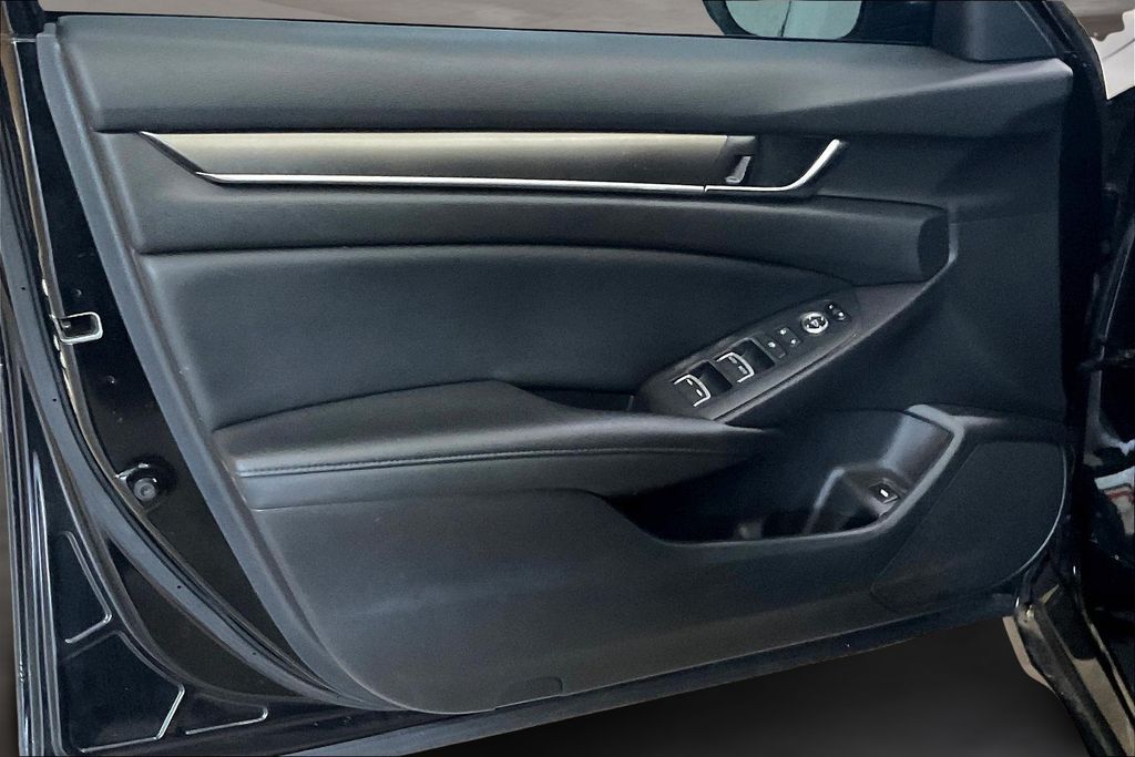 2020 Honda Accord LX photo 16