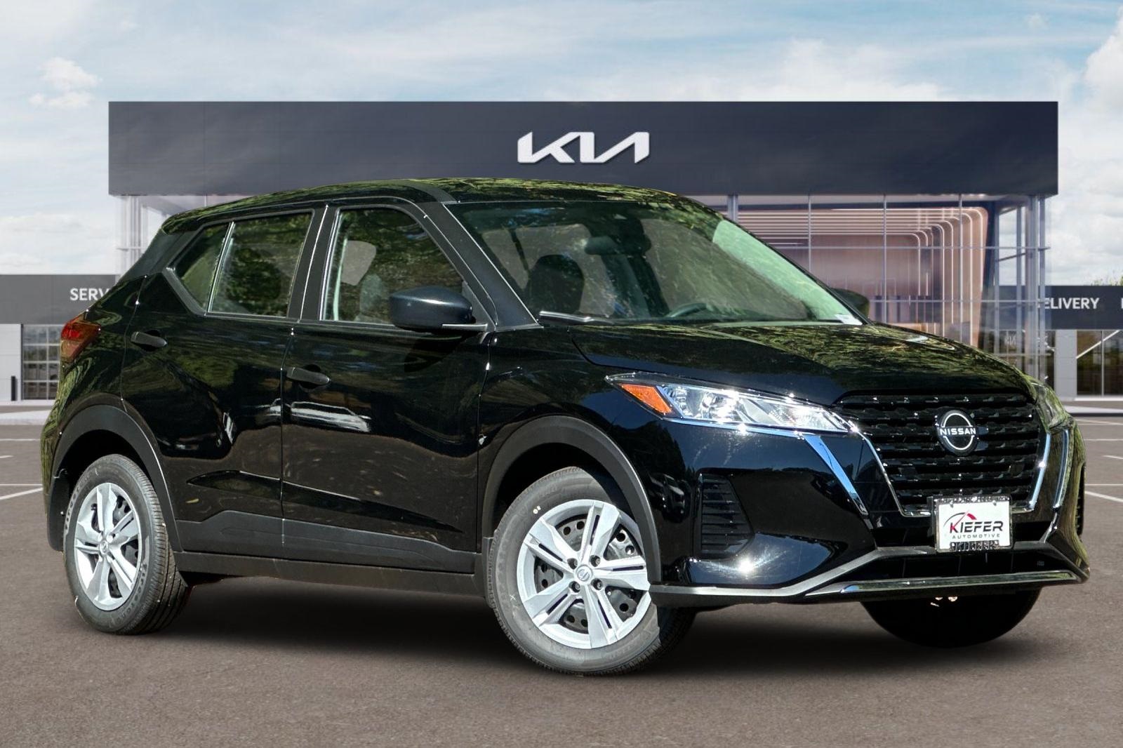 2025 Nissan Kicks Play S photo 2