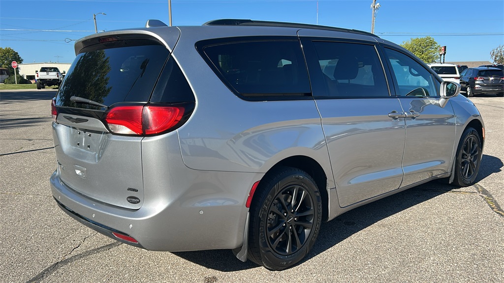 2020 Chrysler Pacifica Touring L photo 3