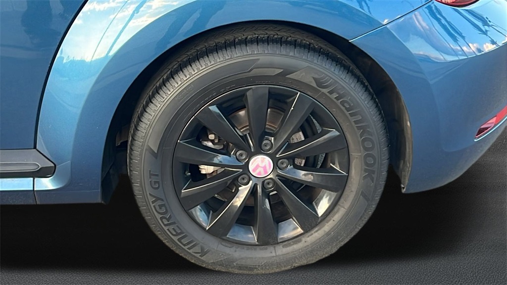 2018 Volkswagen Beetle S photo 4