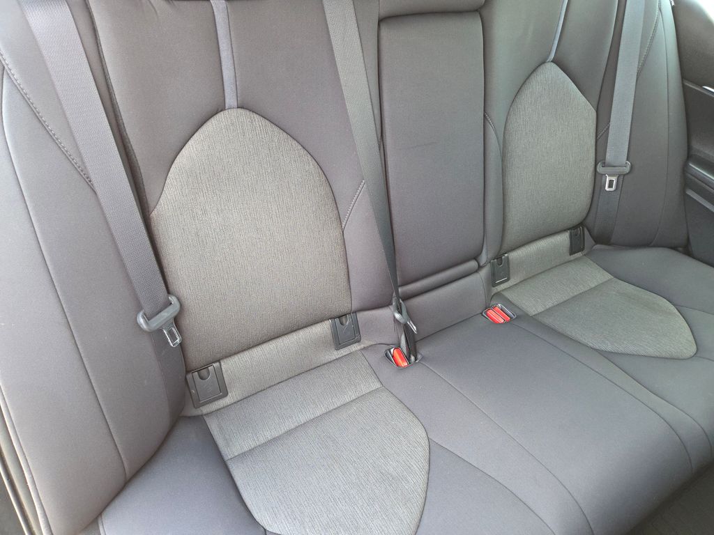 2022 Toyota Camry Hybrid LE photo 16
