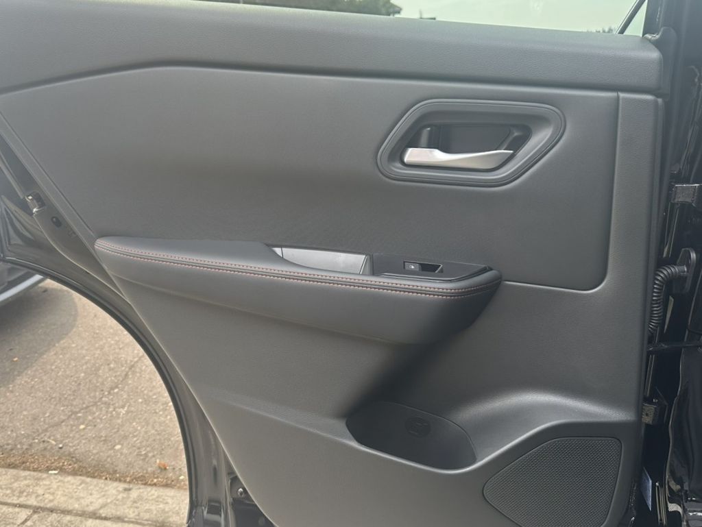 2026 Nissan Rogue SV photo 23