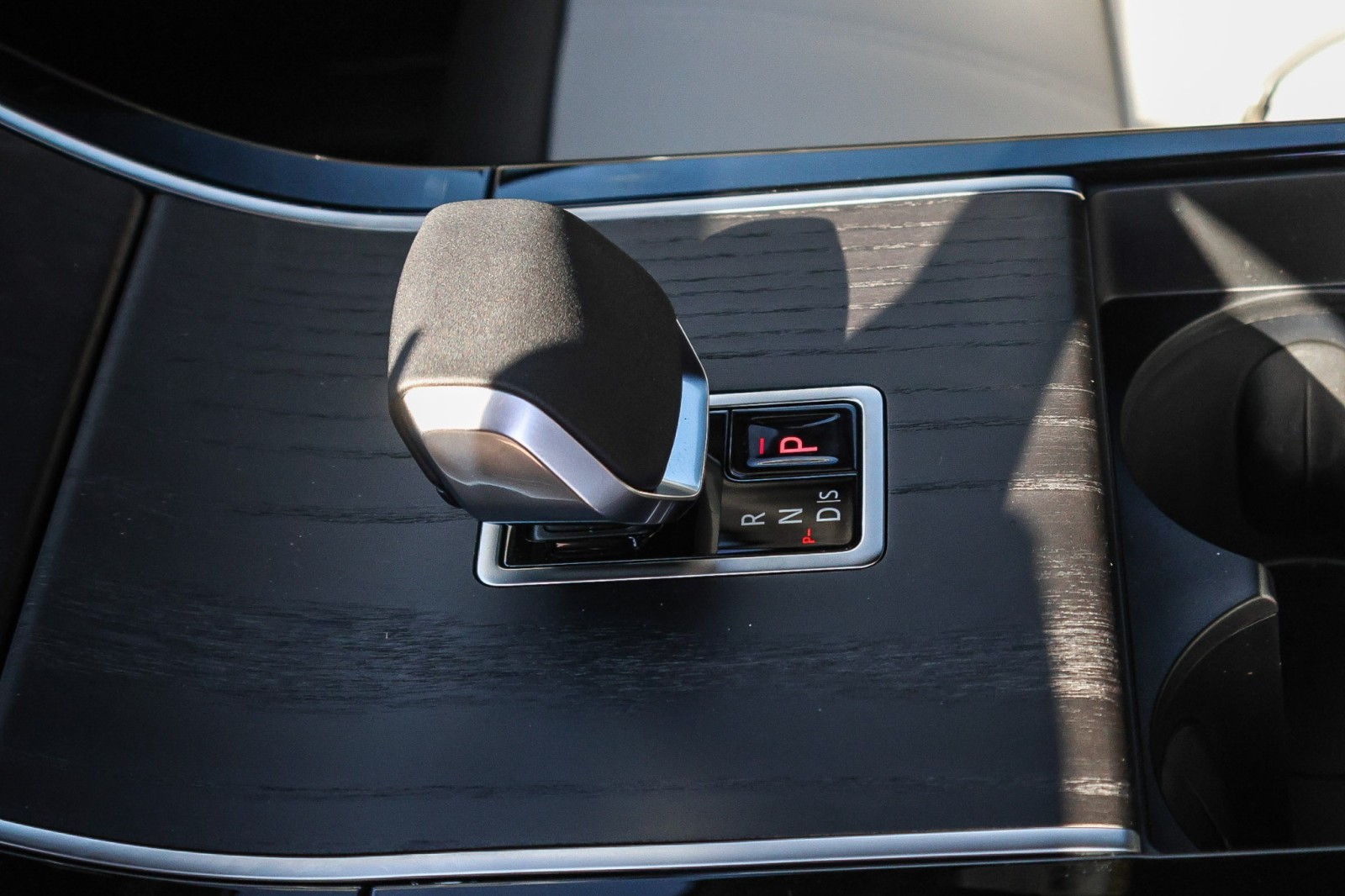 2026 Land Rover Range Rover Velar SE photo 17