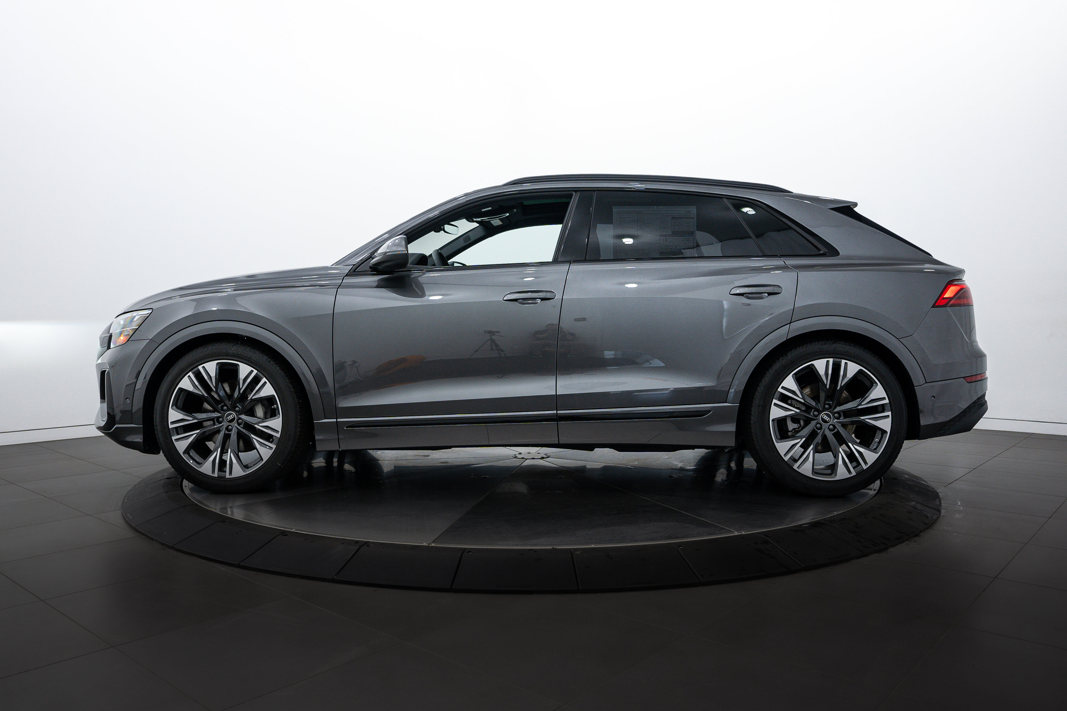 2025 Audi Q8 Premium Plus photo 6
