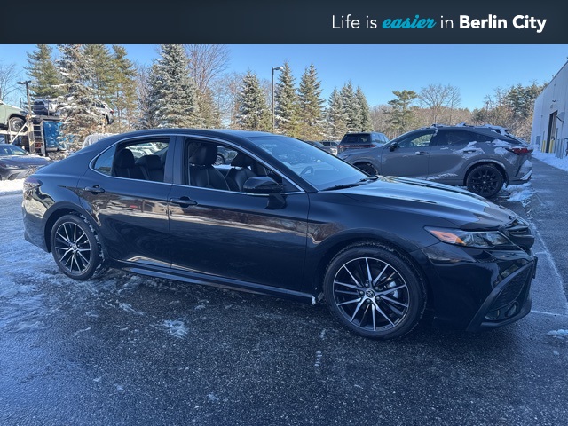 2023 Toyota Camry SE's photo