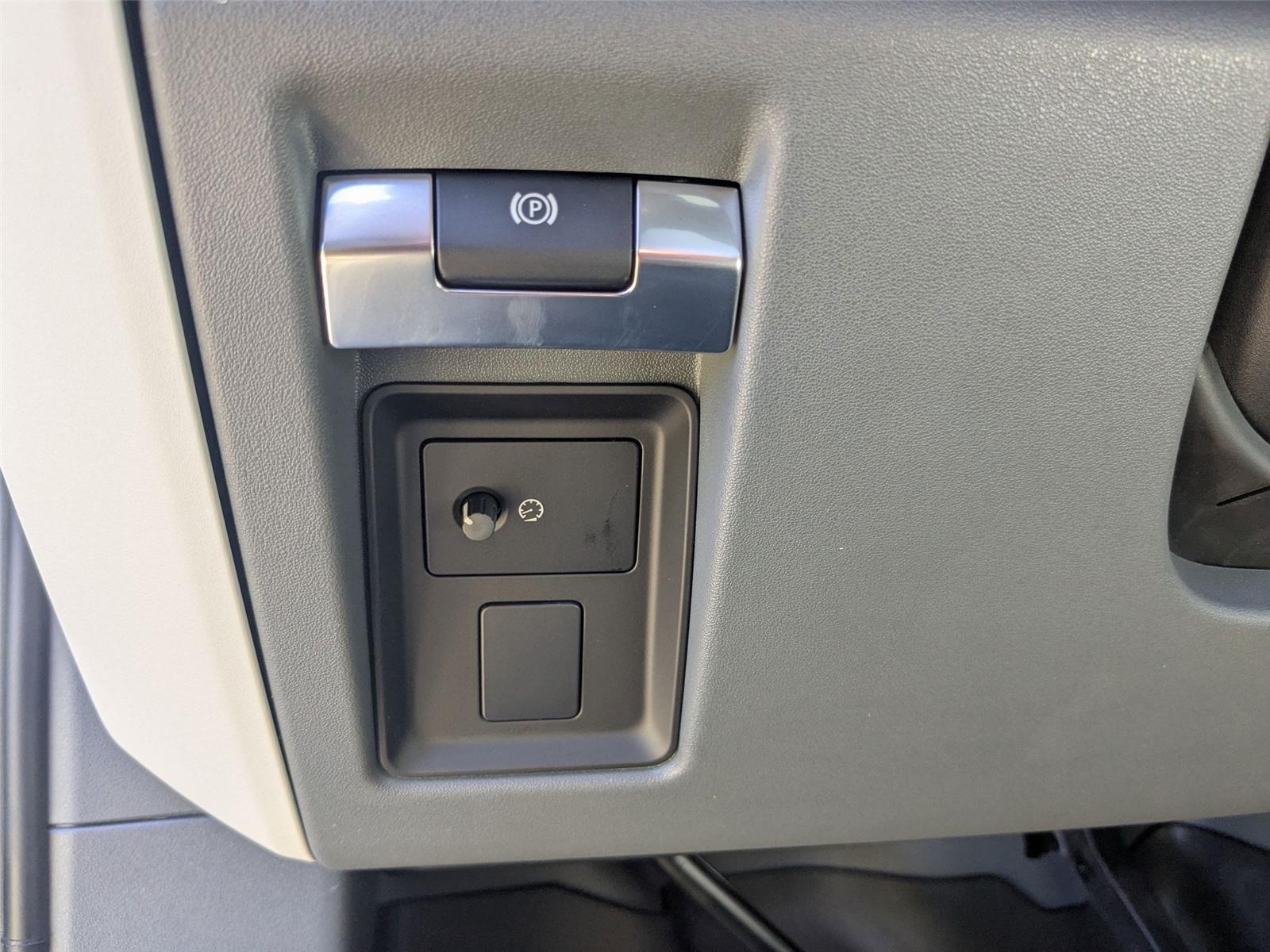 2026 Land Rover Defender 110 S photo 16
