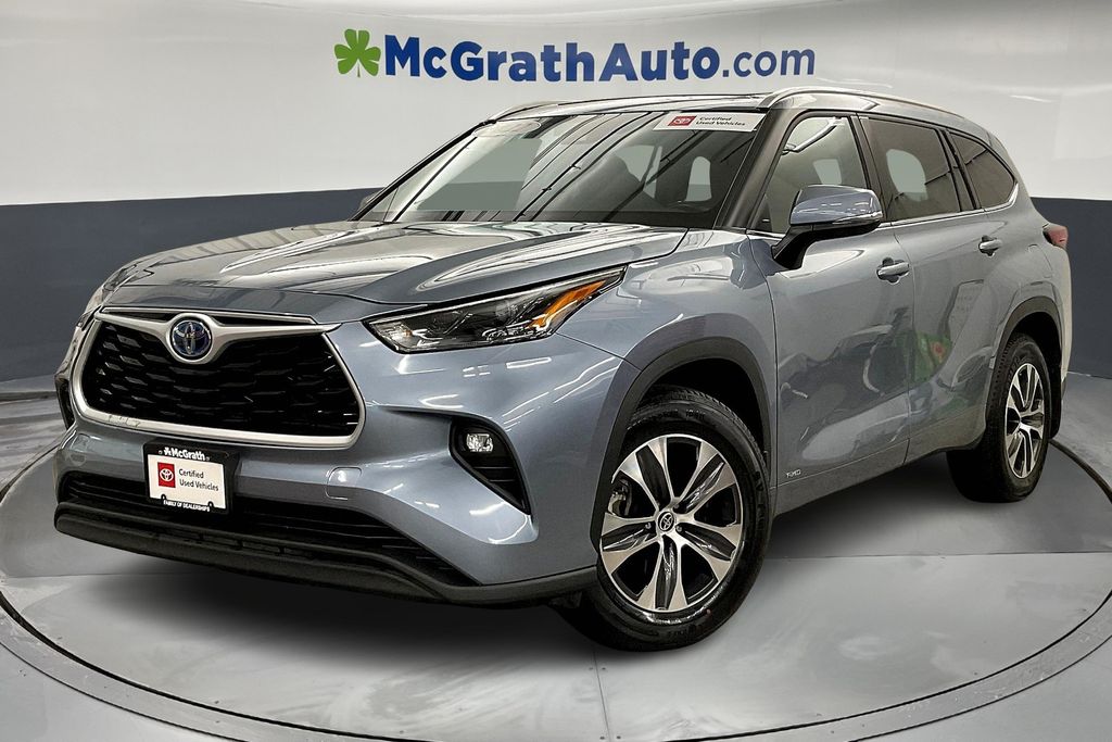 2022 Toyota Highlander Hybrid XLE photo 2