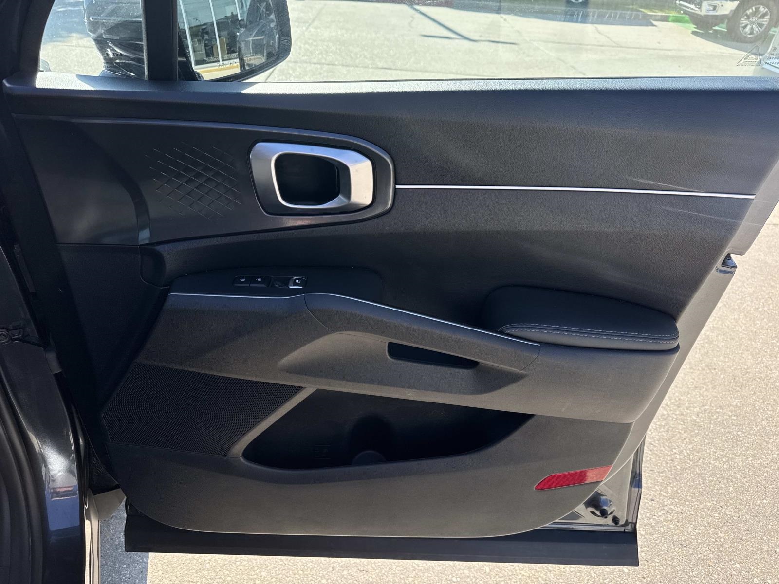 2023 Kia Sorento LX photo 12