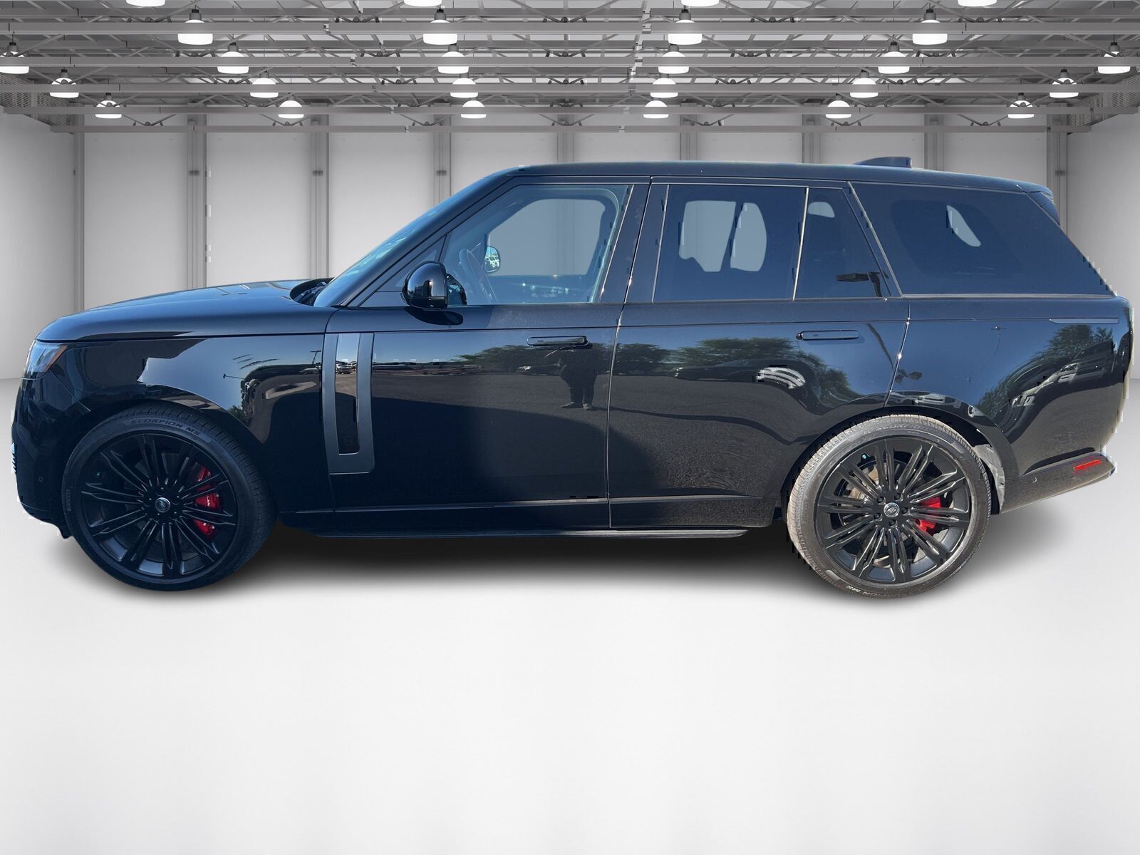 2025 Land Rover Range Rover SV photo 2