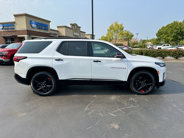 2023 Chevrolet Traverse Premier photo 2