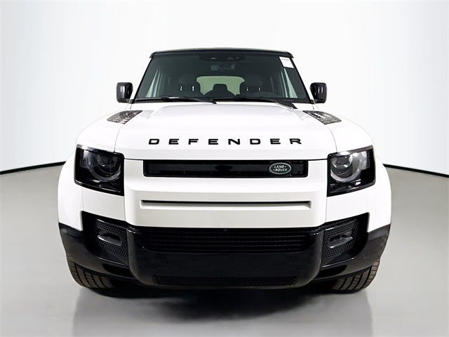 2025 Land Rover Defender 110 V8 photo 2