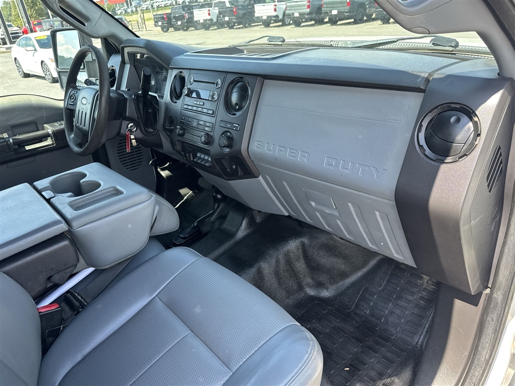 2014 Ford F-550 photo 21