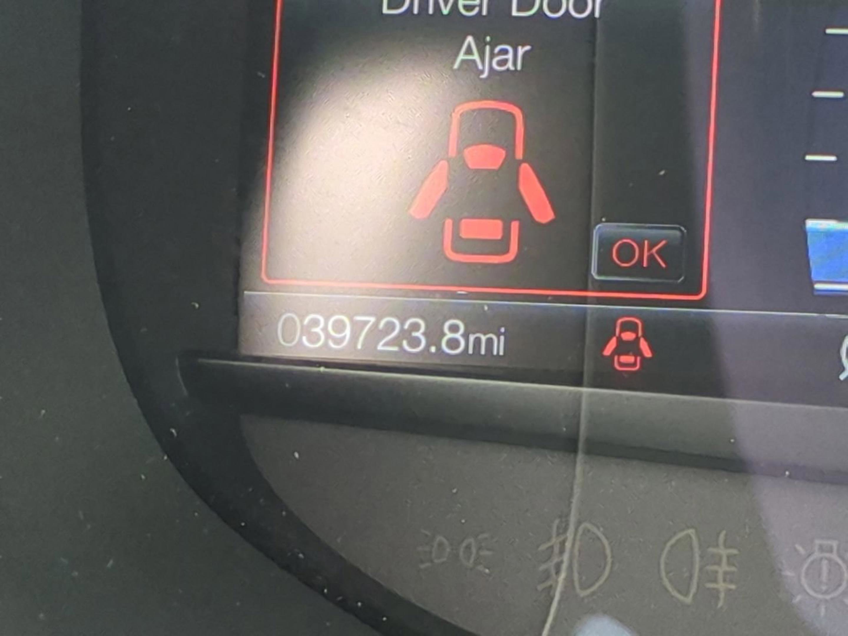 2020 Ford Edge Titanium photo 30